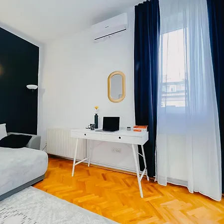 Relax & Work In Cozy Flat W Netflix & Wi-fi