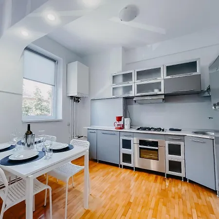 Relax & Work In Cozy Flat W Netflix & Wi-fi * Cluj-Napoca