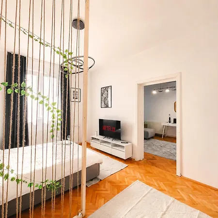 Relax & Work In Cozy Flat W Netflix & Wi-fi Apartman *