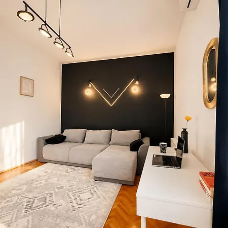 Relax & Work In Cozy Flat W Netflix & Wi-fi Apartman