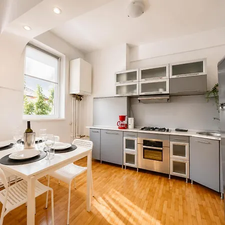 Relax & Work In Cozy Flat W Netflix & Wi-fi Apartman *