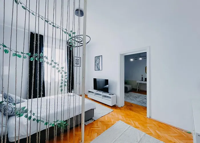 Relax & Work In Cozy Flat W Netflix & Wi-fi * Cluj-Napoca