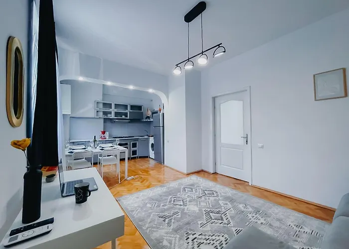 Relax & Work In Cozy Flat W Netflix & Wi-fi *